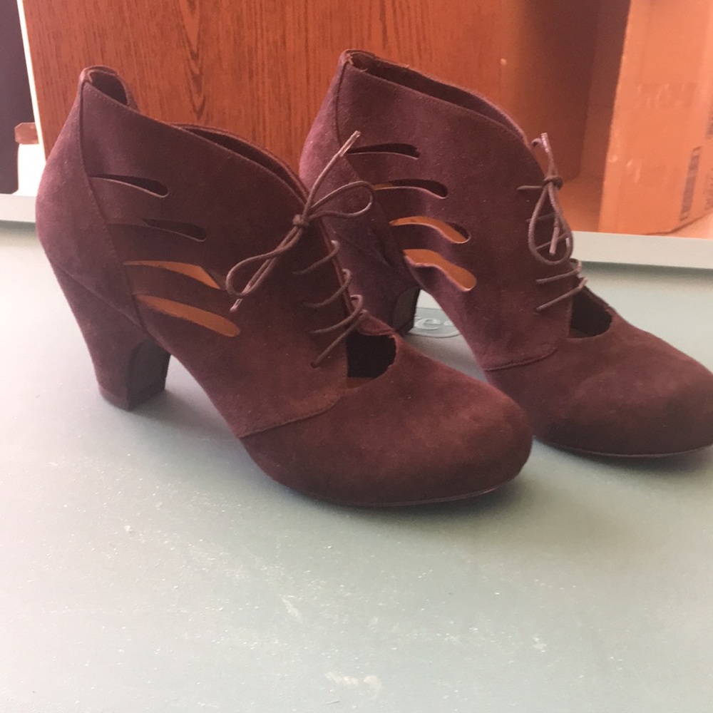 Coclico Suede Shoe Booties